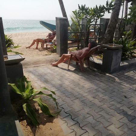 Rainbow Beach Hotel Hikkaduwa Buitenkant foto