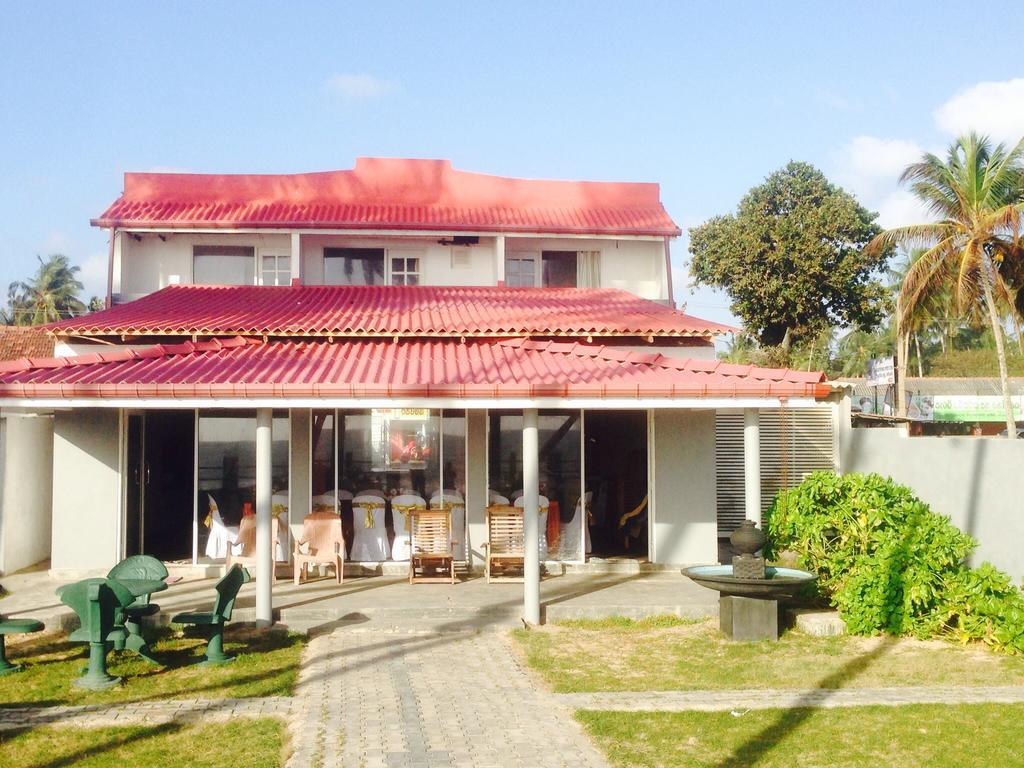 Rainbow Beach Hotel Hikkaduwa Buitenkant foto