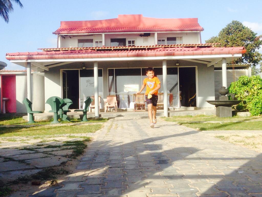 Rainbow Beach Hotel Hikkaduwa Buitenkant foto