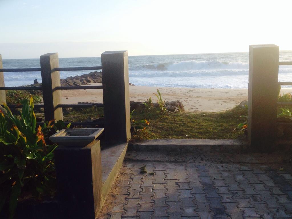 Rainbow Beach Hotel Hikkaduwa Buitenkant foto