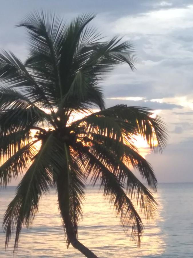 Rainbow Beach Hotel Hikkaduwa Buitenkant foto