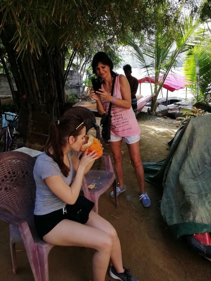 Rainbow Beach Hotel Hikkaduwa Buitenkant foto