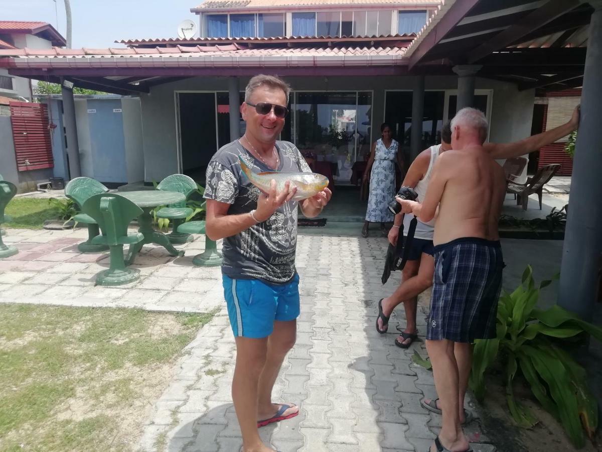 Rainbow Beach Hotel Hikkaduwa Buitenkant foto