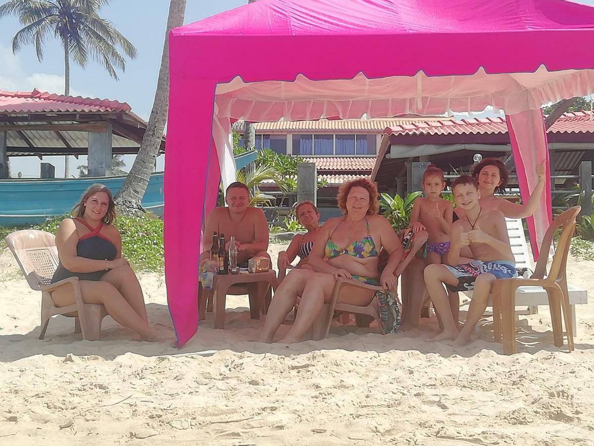 Rainbow Beach Hotel Hikkaduwa Buitenkant foto