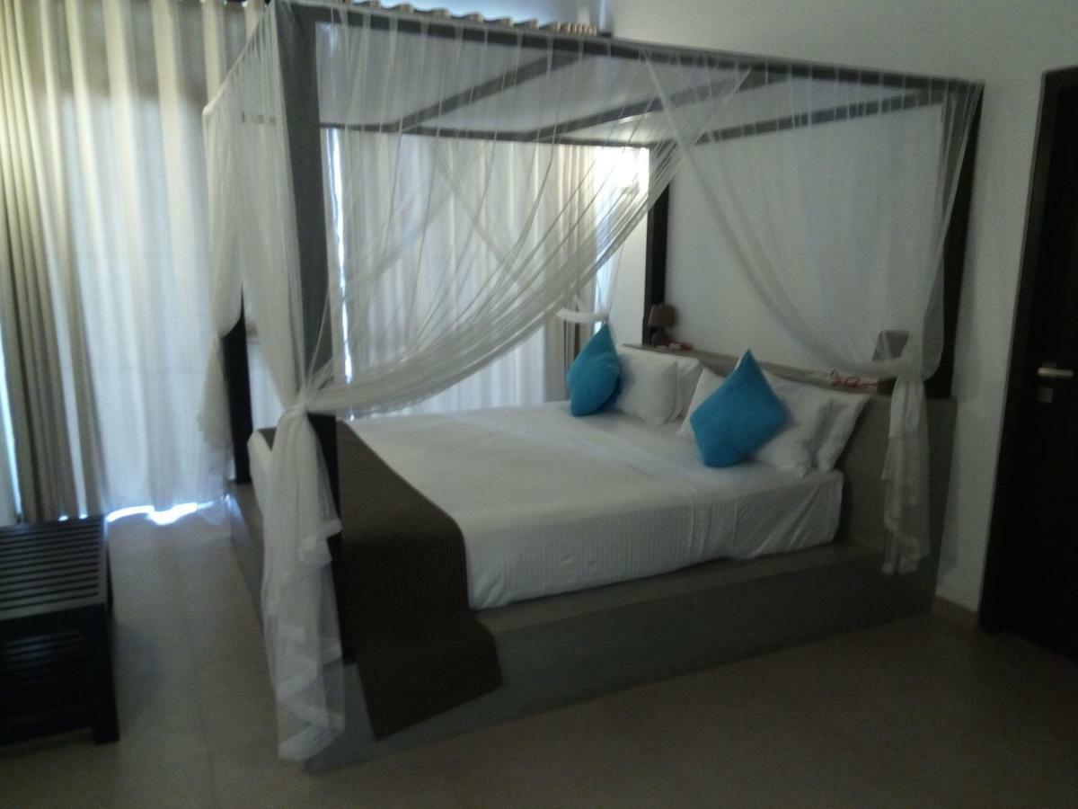 Rainbow Beach Hotel Hikkaduwa Buitenkant foto