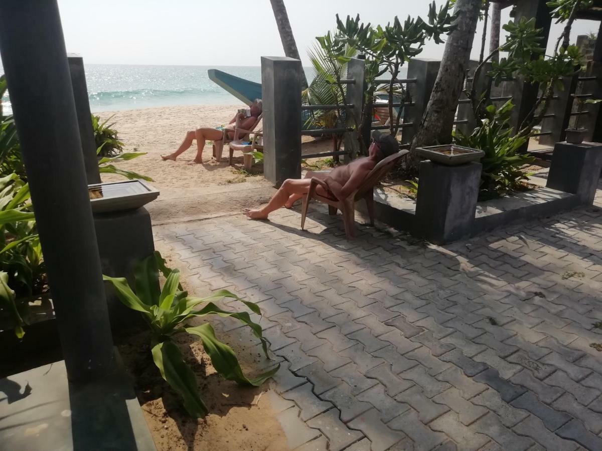 Rainbow Beach Hotel Hikkaduwa Buitenkant foto